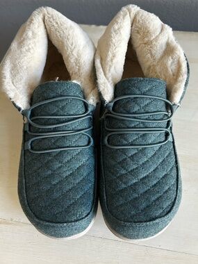 Vionic Believe slippers, faux fur, mineral blue color, women’s size 11.